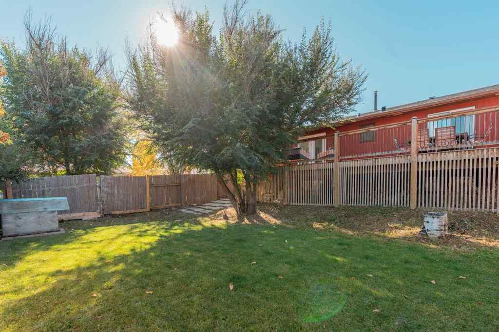 MLS® A2264843 - 75 Oxford Road W in Varsity Village Lethbridge, Residential