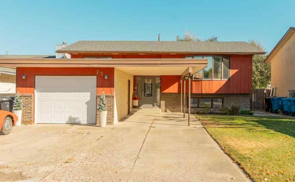 MLS® A2264843 - 75 Oxford Road W in Varsity Village Lethbridge, Residential