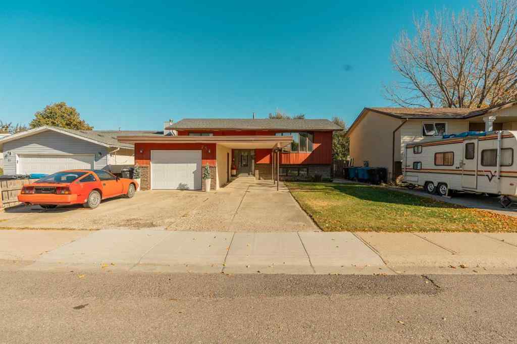 MLS® A2264843 - 75 Oxford Road W in Varsity Village Lethbridge, Residential