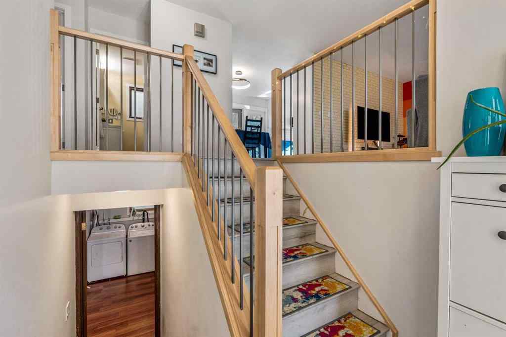 MLS® A2264843 - 75 Oxford Road W in Varsity Village Lethbridge, Residential