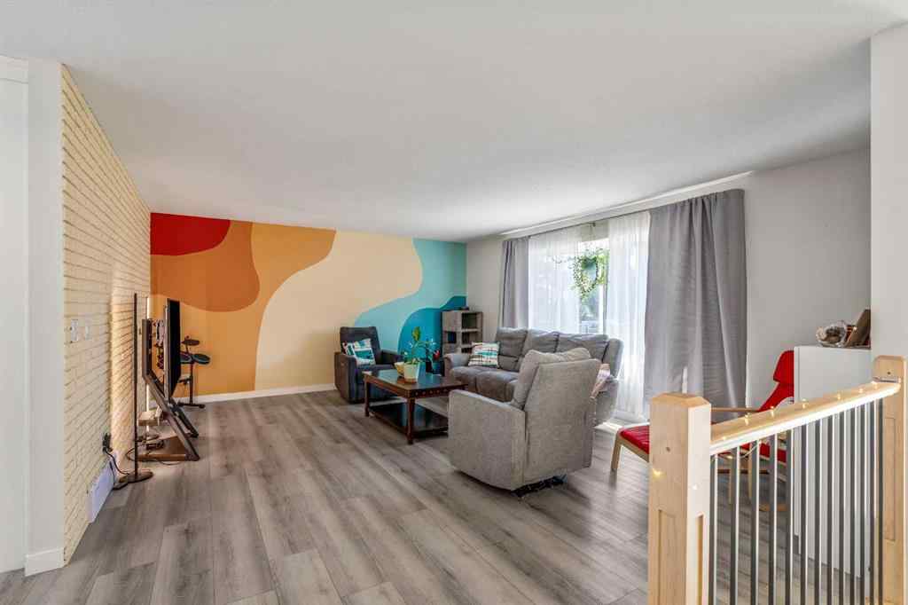 MLS® A2264843 - 75 Oxford Road W in Varsity Village Lethbridge, Residential