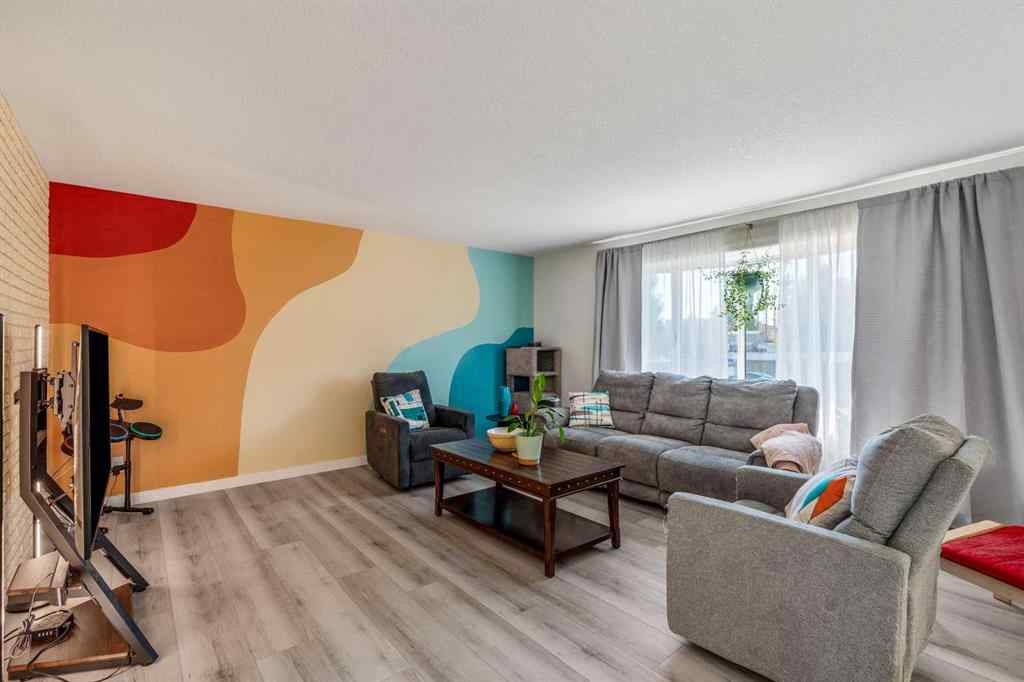 MLS® A2264843 - 75 Oxford Road W in Varsity Village Lethbridge, Residential