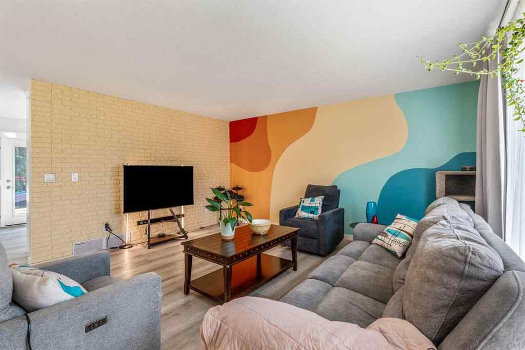 MLS® A2264843 - 75 Oxford Road W in Varsity Village Lethbridge, Residential