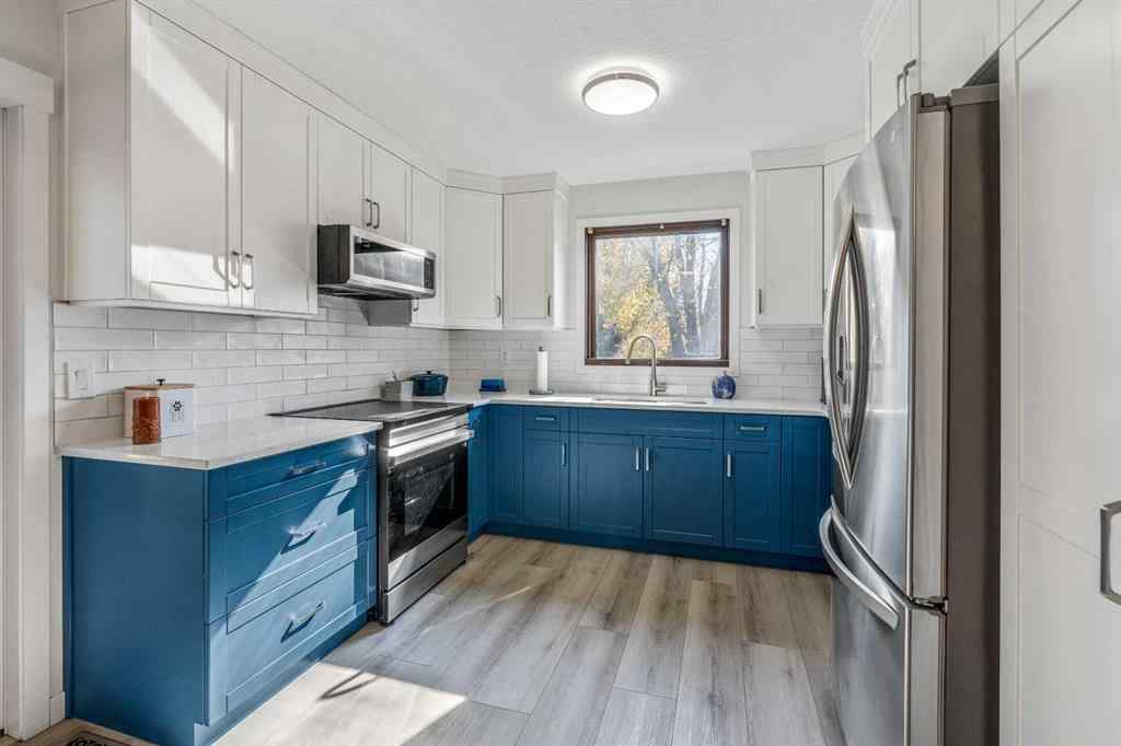 MLS® A2264843 - 75 Oxford Road W in Varsity Village Lethbridge, Residential