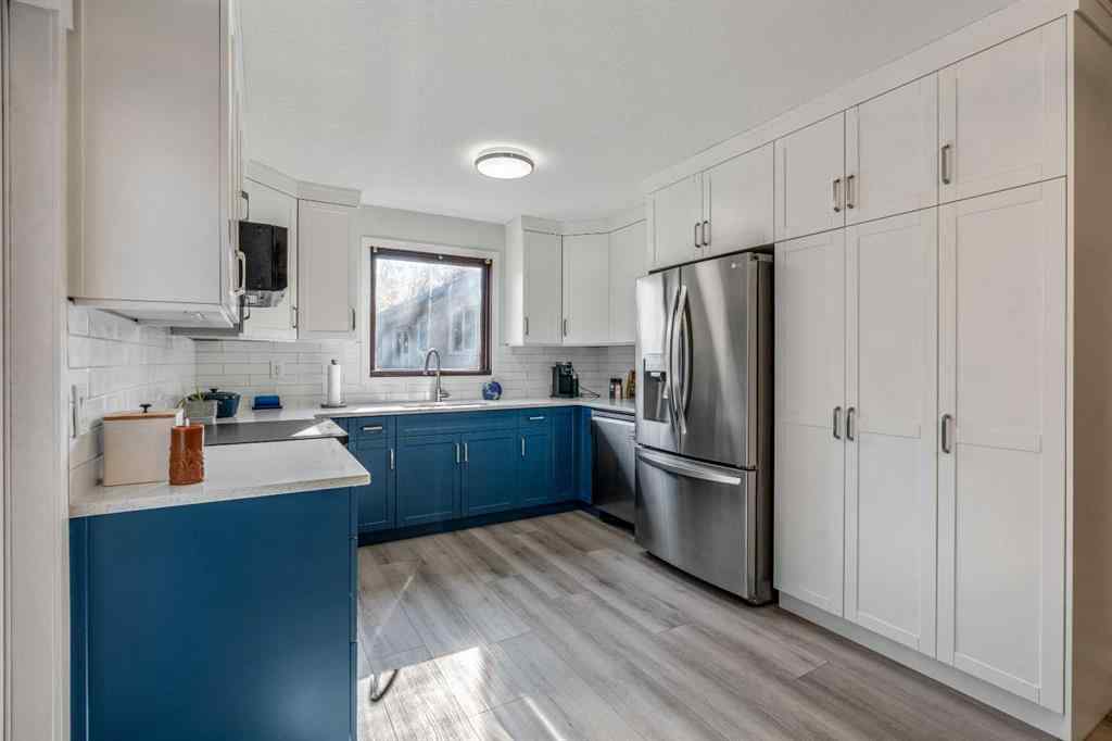 MLS® A2264843 - 75 Oxford Road W in Varsity Village Lethbridge, Residential