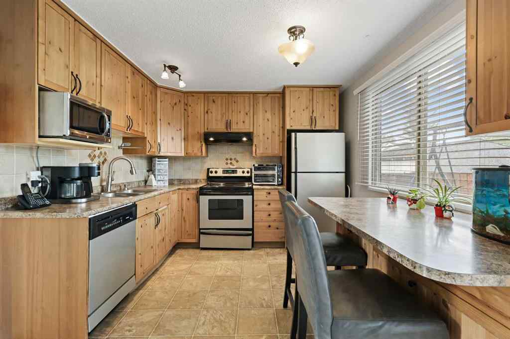 MLS® A2264855 - 191 Castlebrook Road NE in Castleridge Calgary, Residential