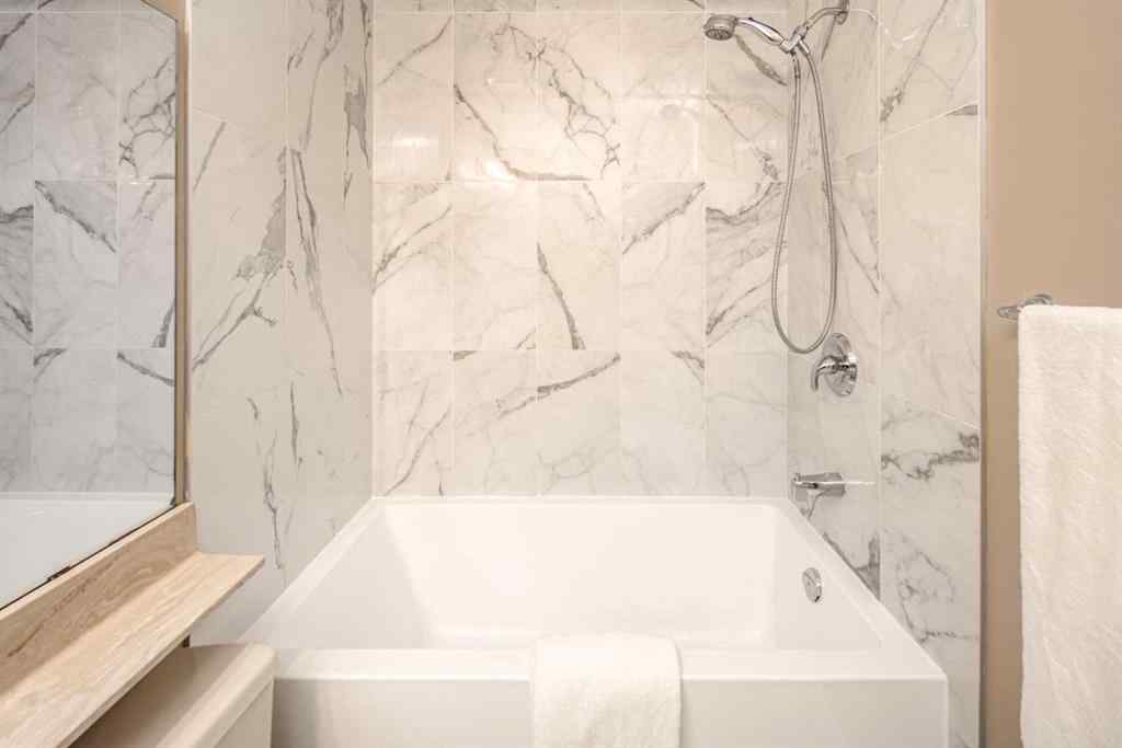 MLS® A2264872 - 27 Strathearn Crescent SW in Strathcona Park Calgary, Residential