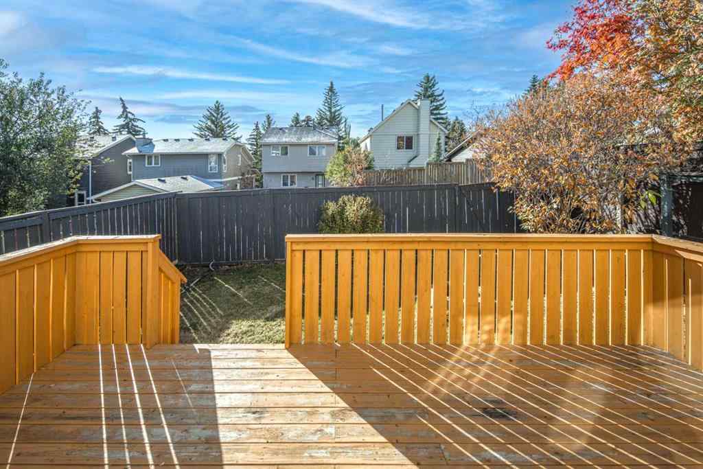 MLS® A2264872 - 27 Strathearn Crescent SW in Strathcona Park Calgary, Residential