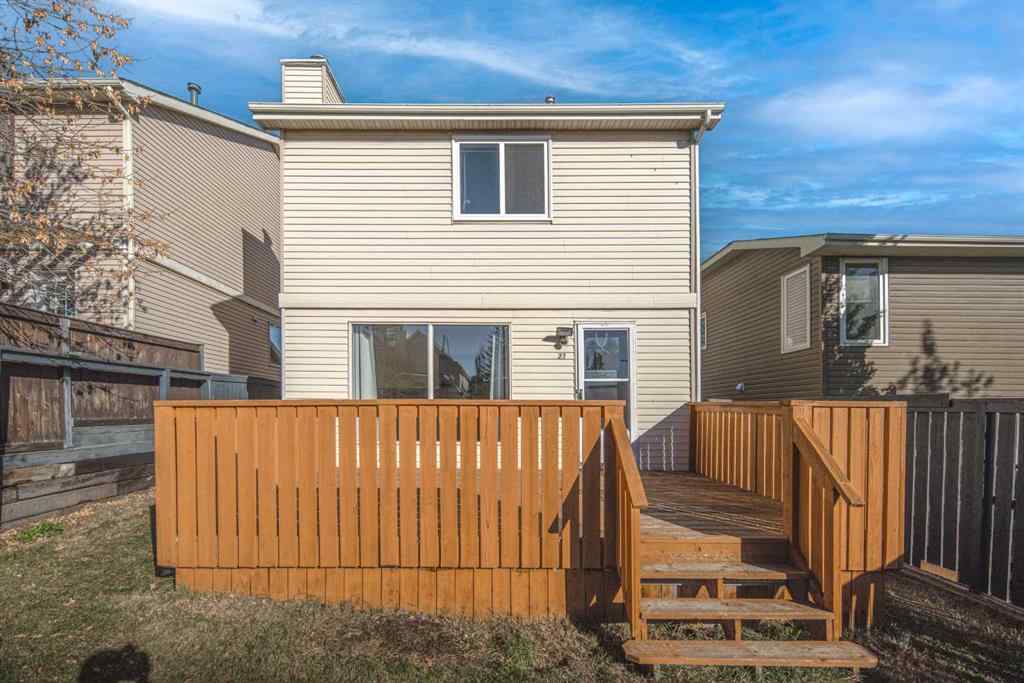 MLS® A2264872 - 27 Strathearn Crescent SW in Strathcona Park Calgary, Residential