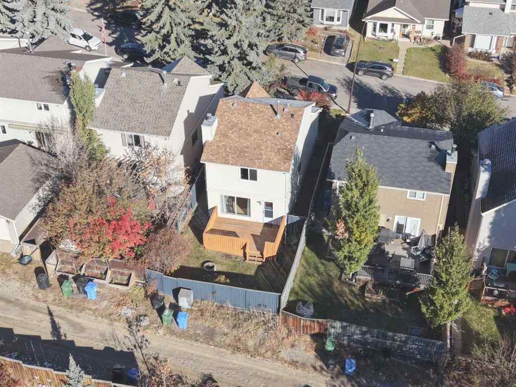 MLS® A2264872 - 27 Strathearn Crescent SW in Strathcona Park Calgary, Residential