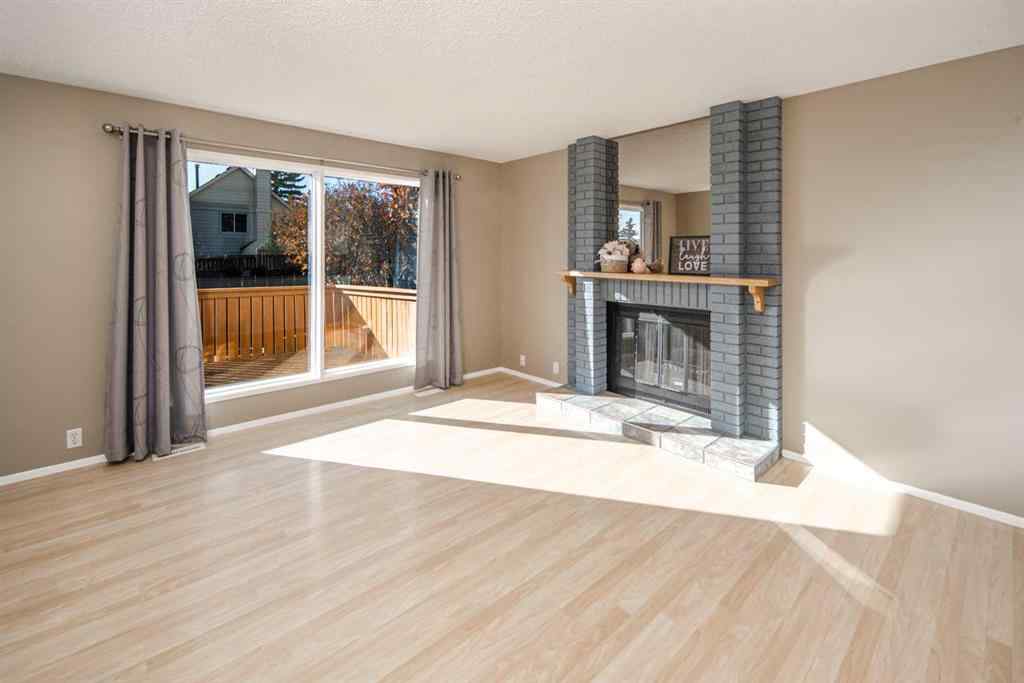 MLS® A2264872 - 27 Strathearn Crescent SW in Strathcona Park Calgary, Residential