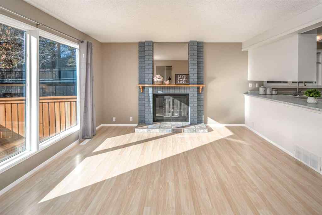 MLS® A2264872 - 27 Strathearn Crescent SW in Strathcona Park Calgary, Residential