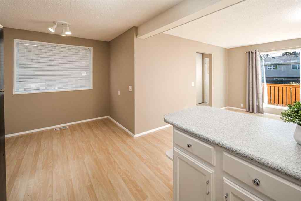 MLS® A2264872 - 27 Strathearn Crescent SW in Strathcona Park Calgary, Residential