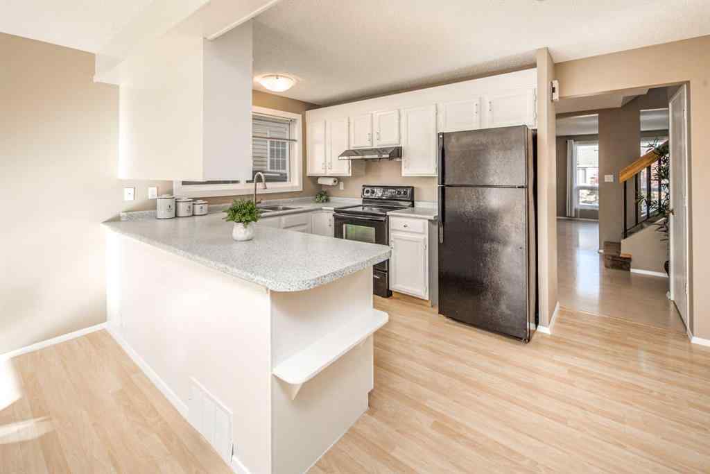 MLS® A2264872 - 27 Strathearn Crescent SW in Strathcona Park Calgary, Residential