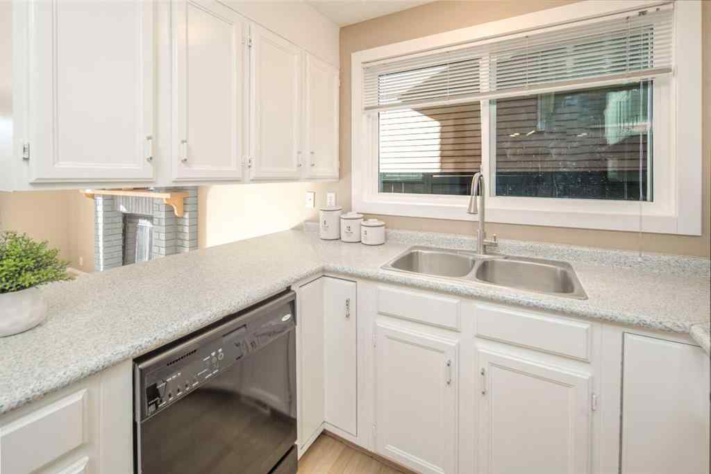 MLS® A2264872 - 27 Strathearn Crescent SW in Strathcona Park Calgary, Residential