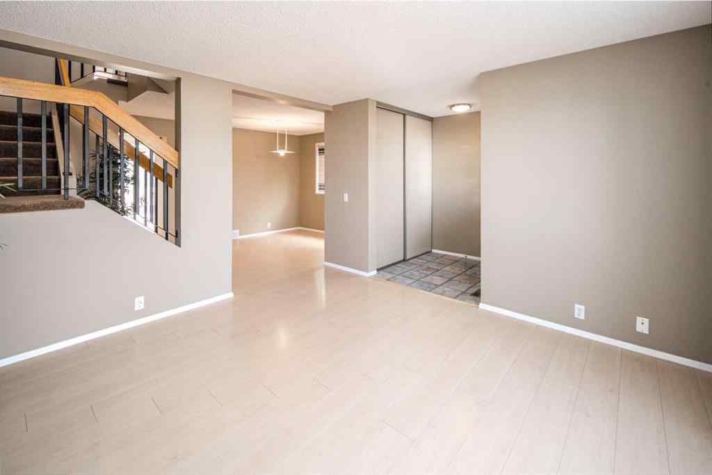 MLS® A2264872 - 27 Strathearn Crescent SW in Strathcona Park Calgary, Residential