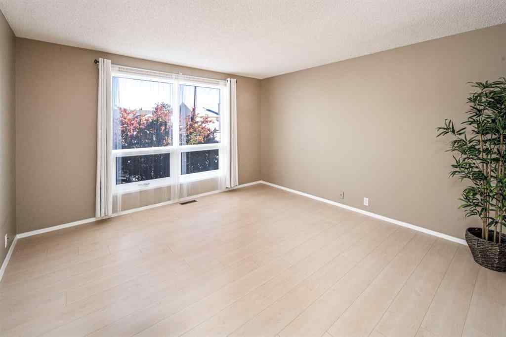 MLS® A2264872 - 27 Strathearn Crescent SW in Strathcona Park Calgary, Residential