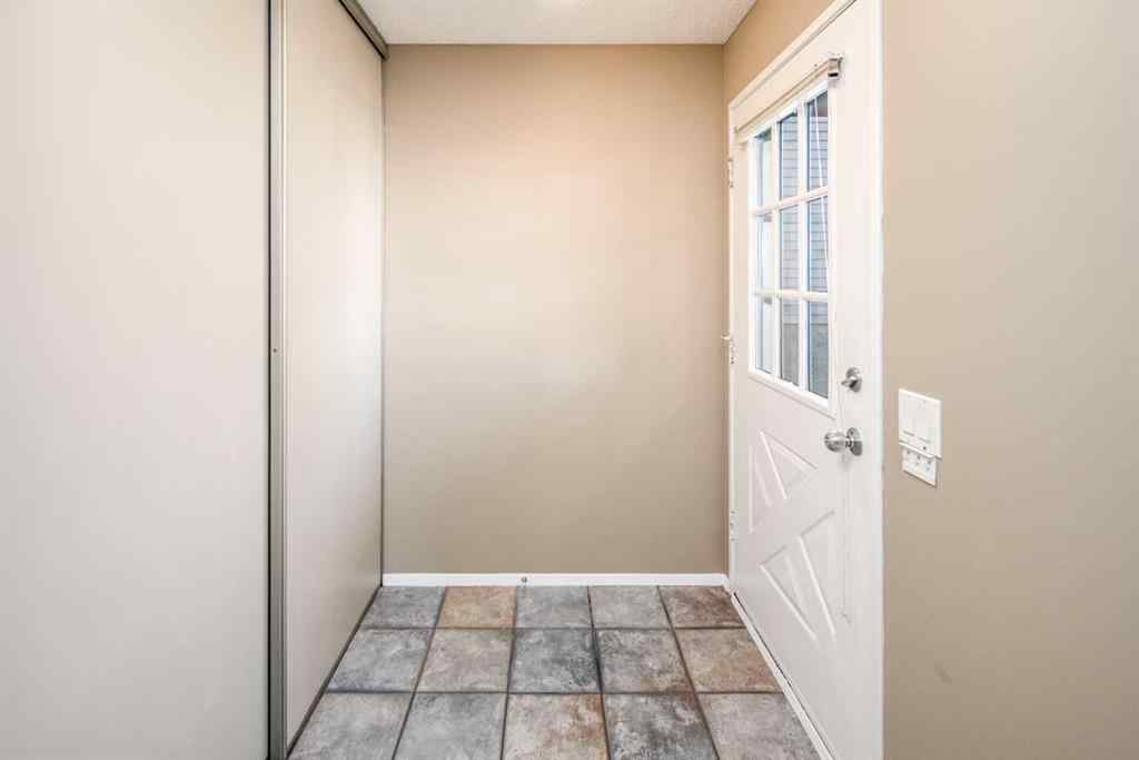 MLS® A2264872 - 27 Strathearn Crescent SW in Strathcona Park Calgary, Residential