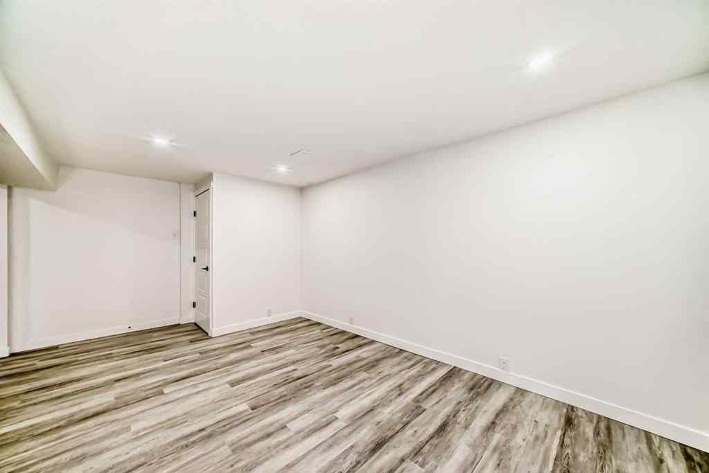 MLS® A2264876 - 946 Berkley Drive NW in Beddington Heights Calgary, Residential