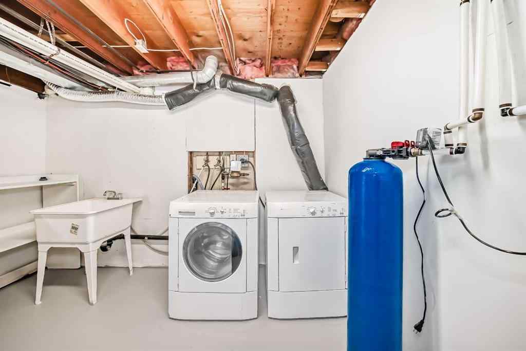 MLS® A2264876 - 946 Berkley Drive NW in Beddington Heights Calgary, Residential