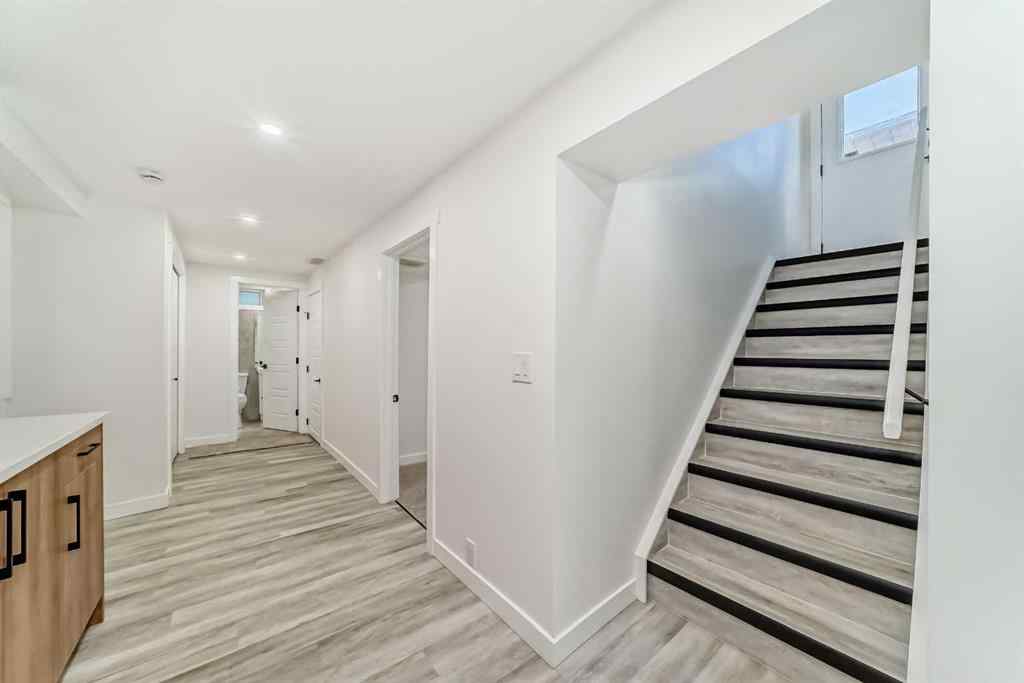 MLS® A2264876 - 946 Berkley Drive NW in Beddington Heights Calgary, Residential