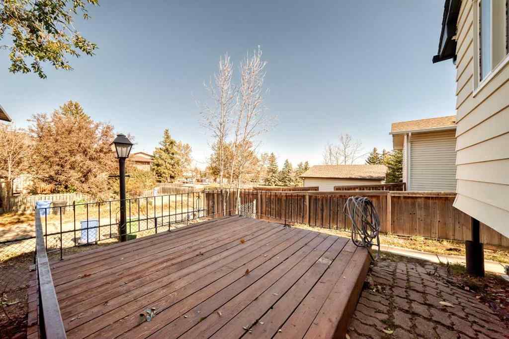 MLS® A2264876 - 946 Berkley Drive NW in Beddington Heights Calgary, Residential