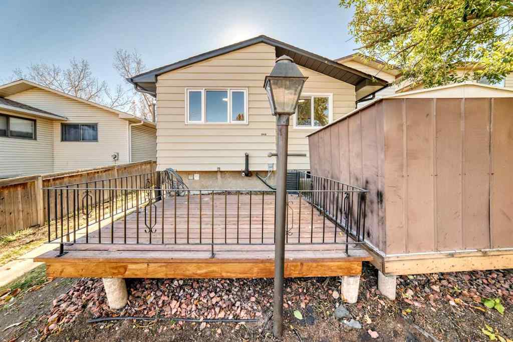 MLS® A2264876 - 946 Berkley Drive NW in Beddington Heights Calgary, Residential