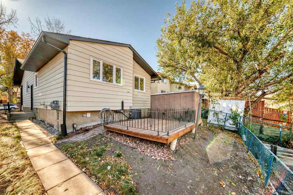 MLS® A2264876 - 946 Berkley Drive NW in Beddington Heights Calgary, Residential
