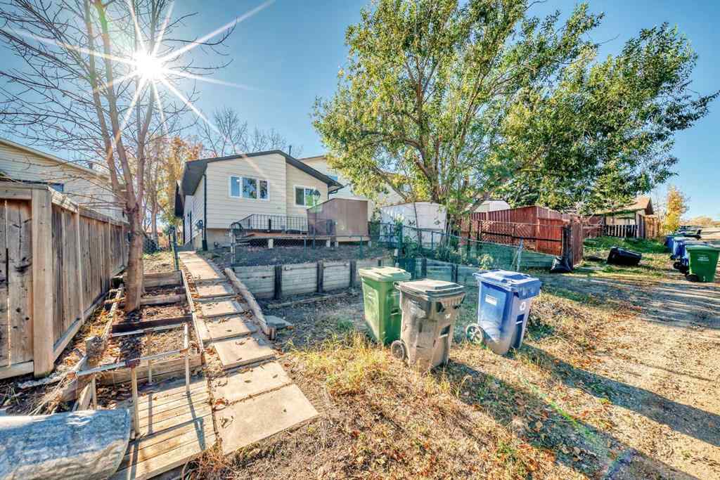 MLS® A2264876 - 946 Berkley Drive NW in Beddington Heights Calgary, Residential