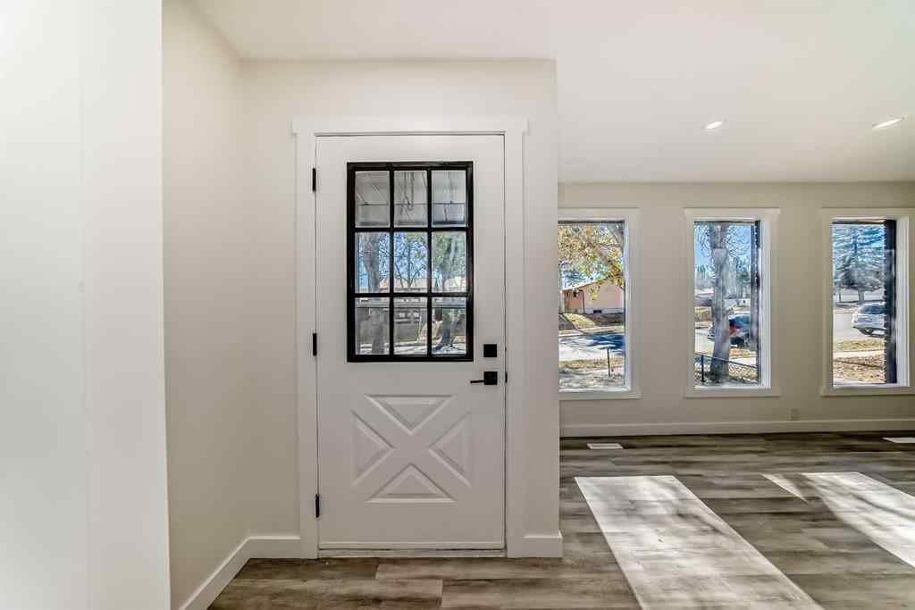 MLS® A2264876 - 946 Berkley Drive NW in Beddington Heights Calgary, Residential