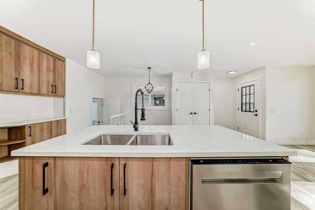 MLS® A2264876 - 946 Berkley Drive NW in Beddington Heights Calgary, Residential