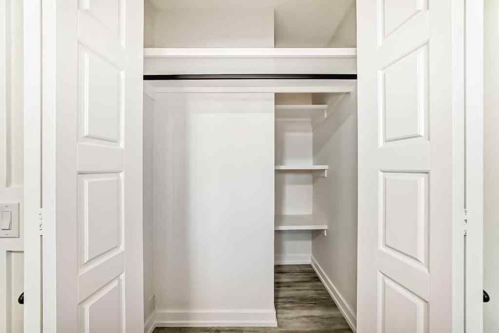 MLS® A2264876 - 946 Berkley Drive NW in Beddington Heights Calgary, Residential