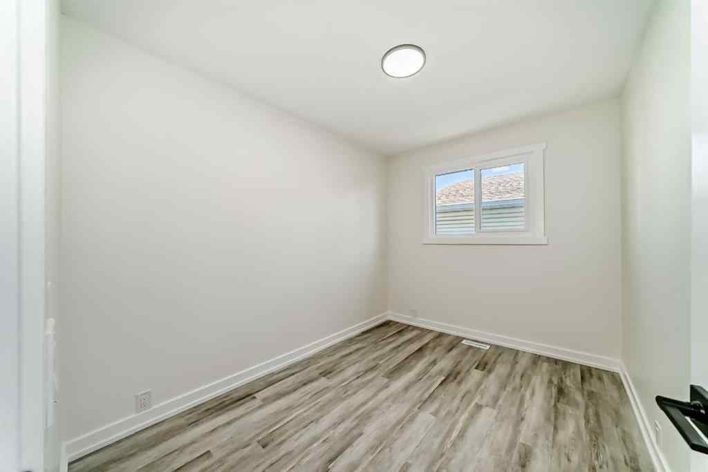 MLS® A2264876 - 946 Berkley Drive NW in Beddington Heights Calgary, Residential