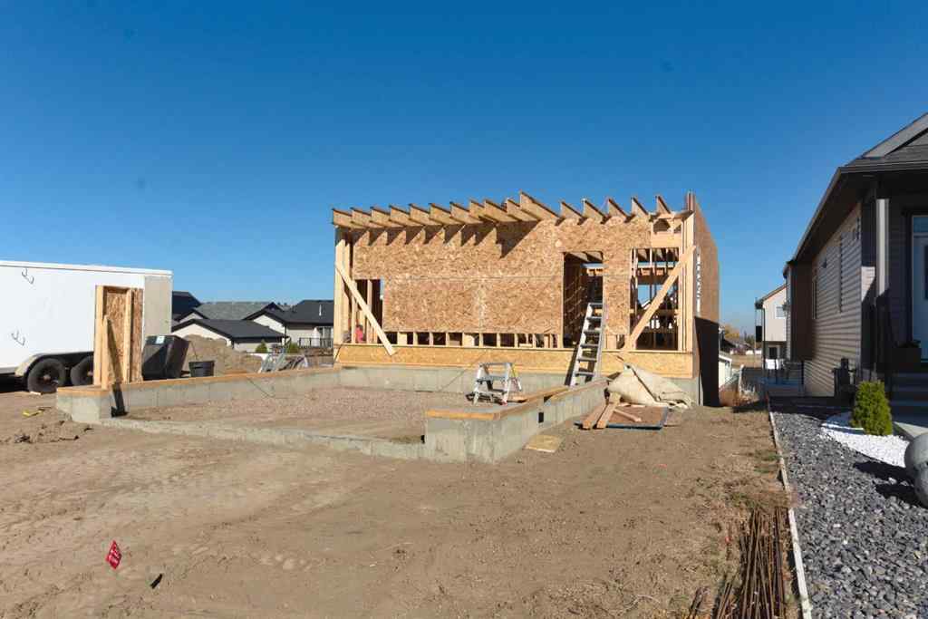 MLS® A2264881 - 74 Sunwood Crescent SW in SW Southridge Medicine Hat, Residential