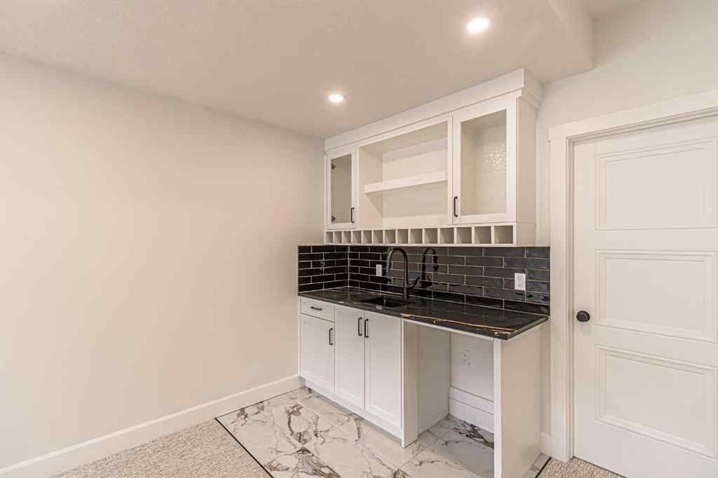 MLS® A2264882 - 2048 41 Avenue SW in Altadore Calgary, Residential