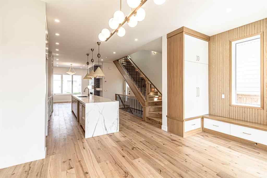 MLS® A2264882 - 2048 41 Avenue SW in Altadore Calgary, Residential