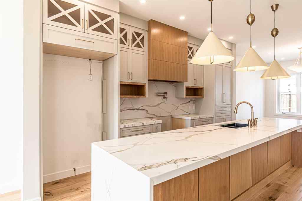 MLS® A2264882 - 2048 41 Avenue SW in Altadore Calgary, Residential