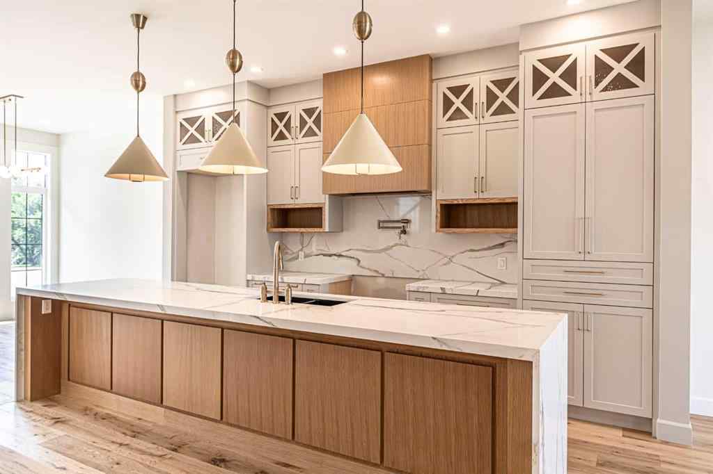 MLS® A2264882 - 2048 41 Avenue SW in Altadore Calgary, Residential