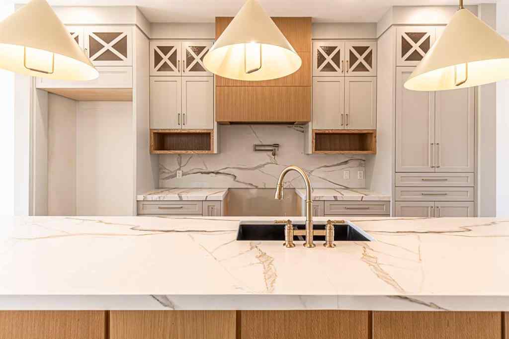 MLS® A2264882 - 2048 41 Avenue SW in Altadore Calgary, Residential