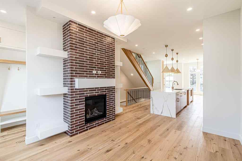 MLS® A2264882 - 2048 41 Avenue SW in Altadore Calgary, Residential