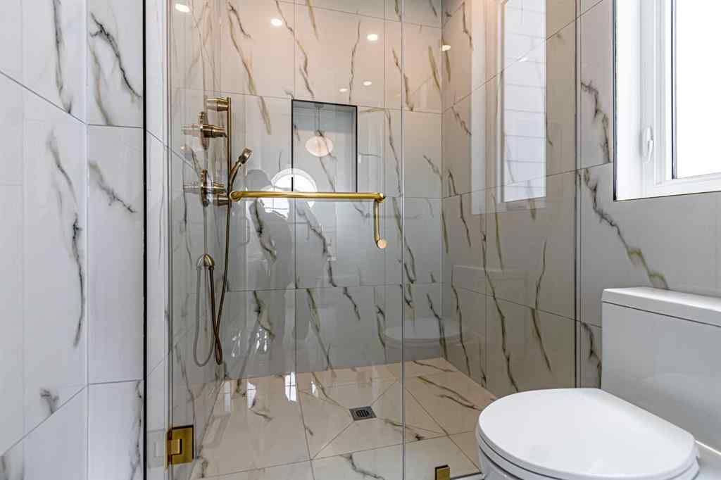 MLS® A2264882 - 2048 41 Avenue SW in Altadore Calgary, Residential