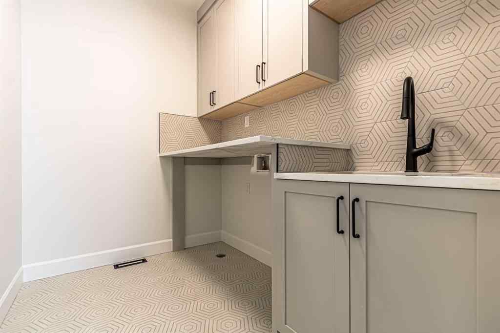 MLS® A2264882 - 2048 41 Avenue SW in Altadore Calgary, Residential