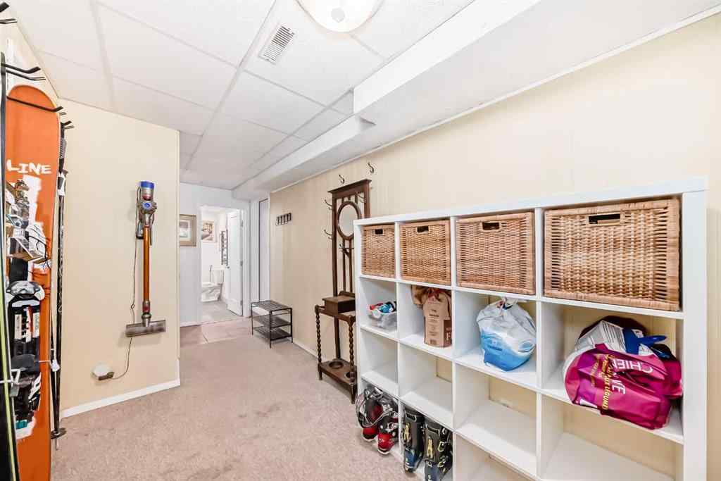 MLS® A2264884 - 91 Chisholm Crescent NW in Charleswood Calgary, Residential