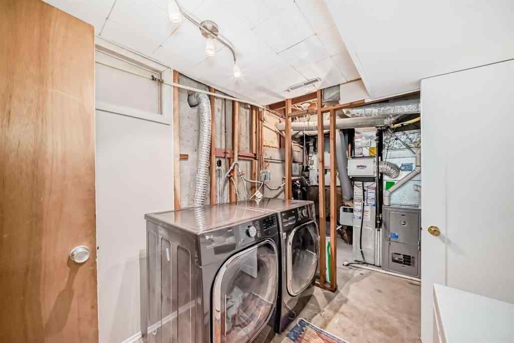 MLS® A2264884 - 91 Chisholm Crescent NW in Charleswood Calgary, Residential