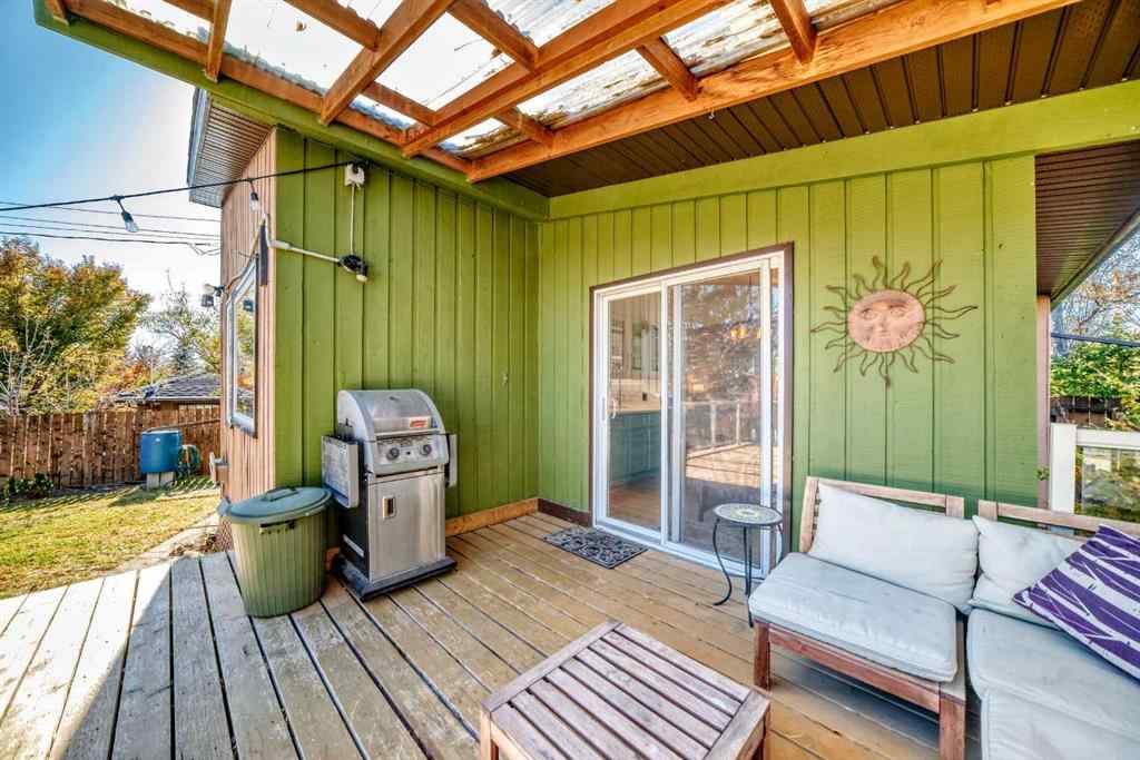 MLS® A2264884 - 91 Chisholm Crescent NW in Charleswood Calgary, Residential