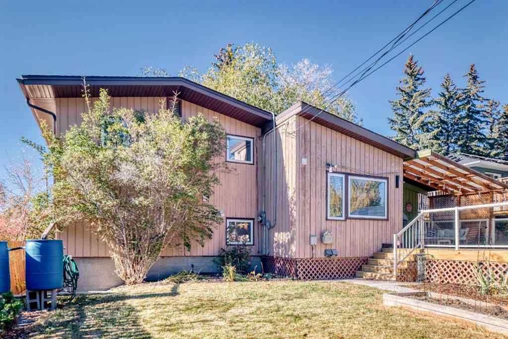 MLS® A2264884 - 91 Chisholm Crescent NW in Charleswood Calgary, Residential