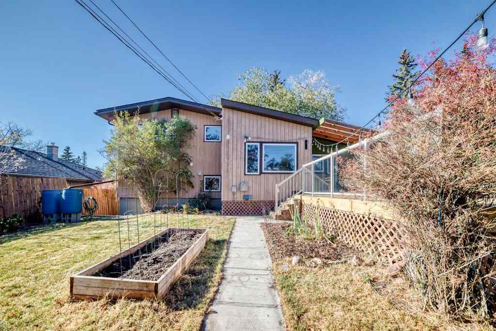 MLS® A2264884 - 91 Chisholm Crescent NW in Charleswood Calgary, Residential