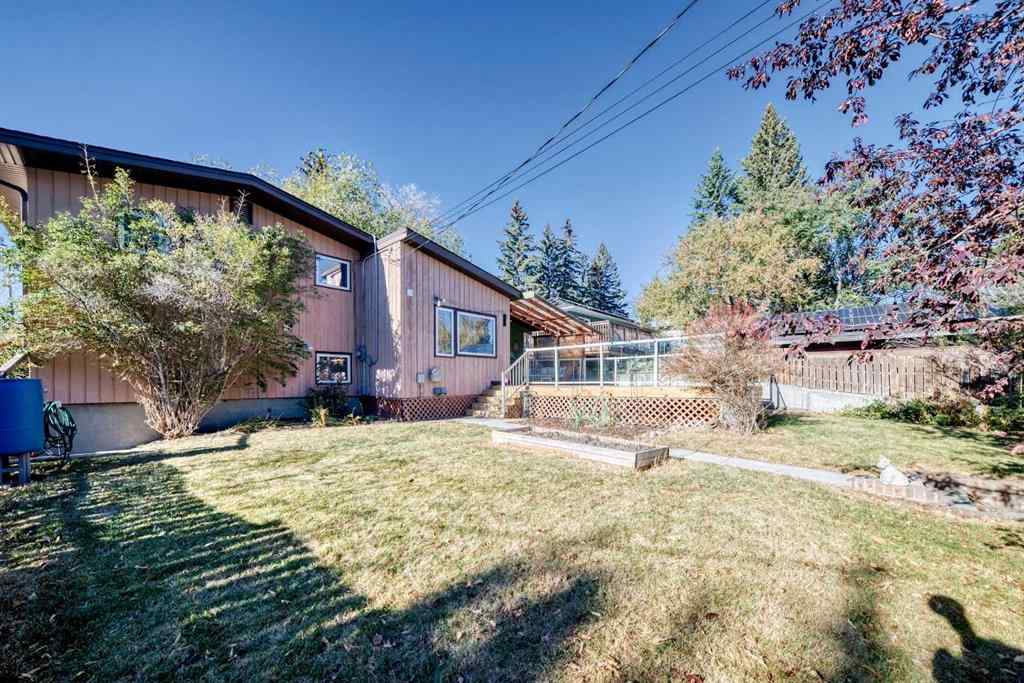 MLS® A2264884 - 91 Chisholm Crescent NW in Charleswood Calgary, Residential