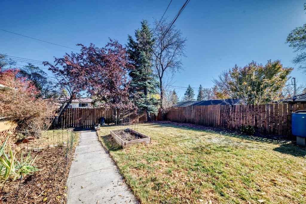 MLS® A2264884 - 91 Chisholm Crescent NW in Charleswood Calgary, Residential