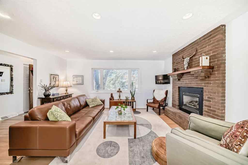 MLS® A2264884 - 91 Chisholm Crescent NW in Charleswood Calgary, Residential